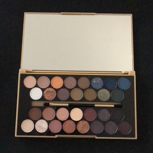 Makeup Revolution Fortune Favors the Brave